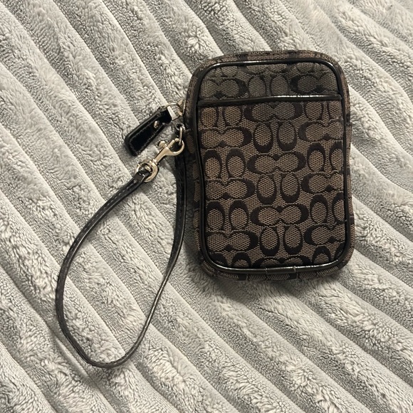 Coach Vintage Signature Monogram Wristlet - Picture 15 of 16